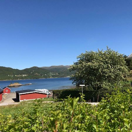 Ola Bua Near The Atlantic Road Apartment Lyngstad Bagian luar foto