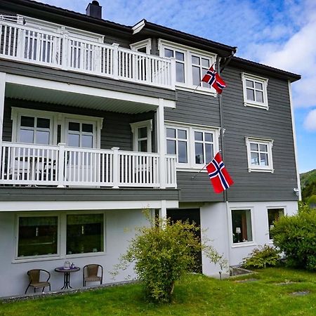 Ola Bua Near The Atlantic Road Apartment Lyngstad Bagian luar foto