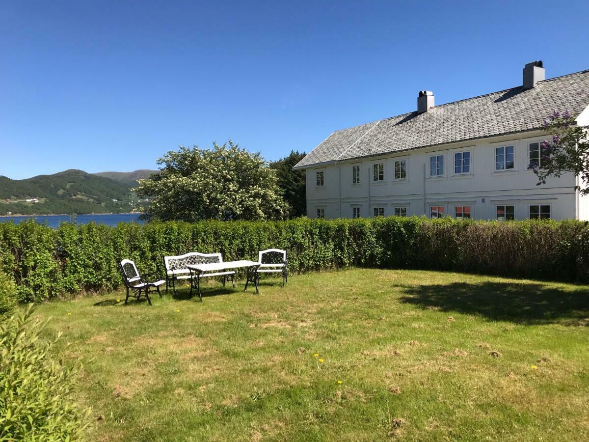 Ola Bua Near The Atlantic Road Apartment Lyngstad Bagian luar foto