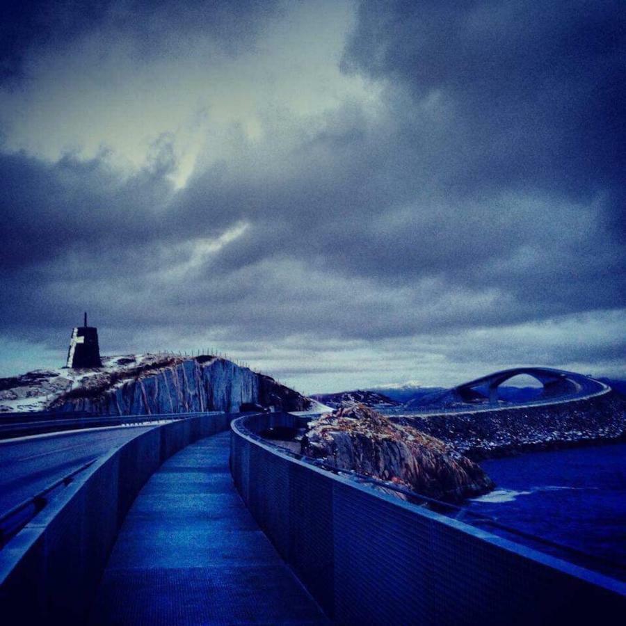 Ola Bua Near The Atlantic Road Apartment Lyngstad Bagian luar foto