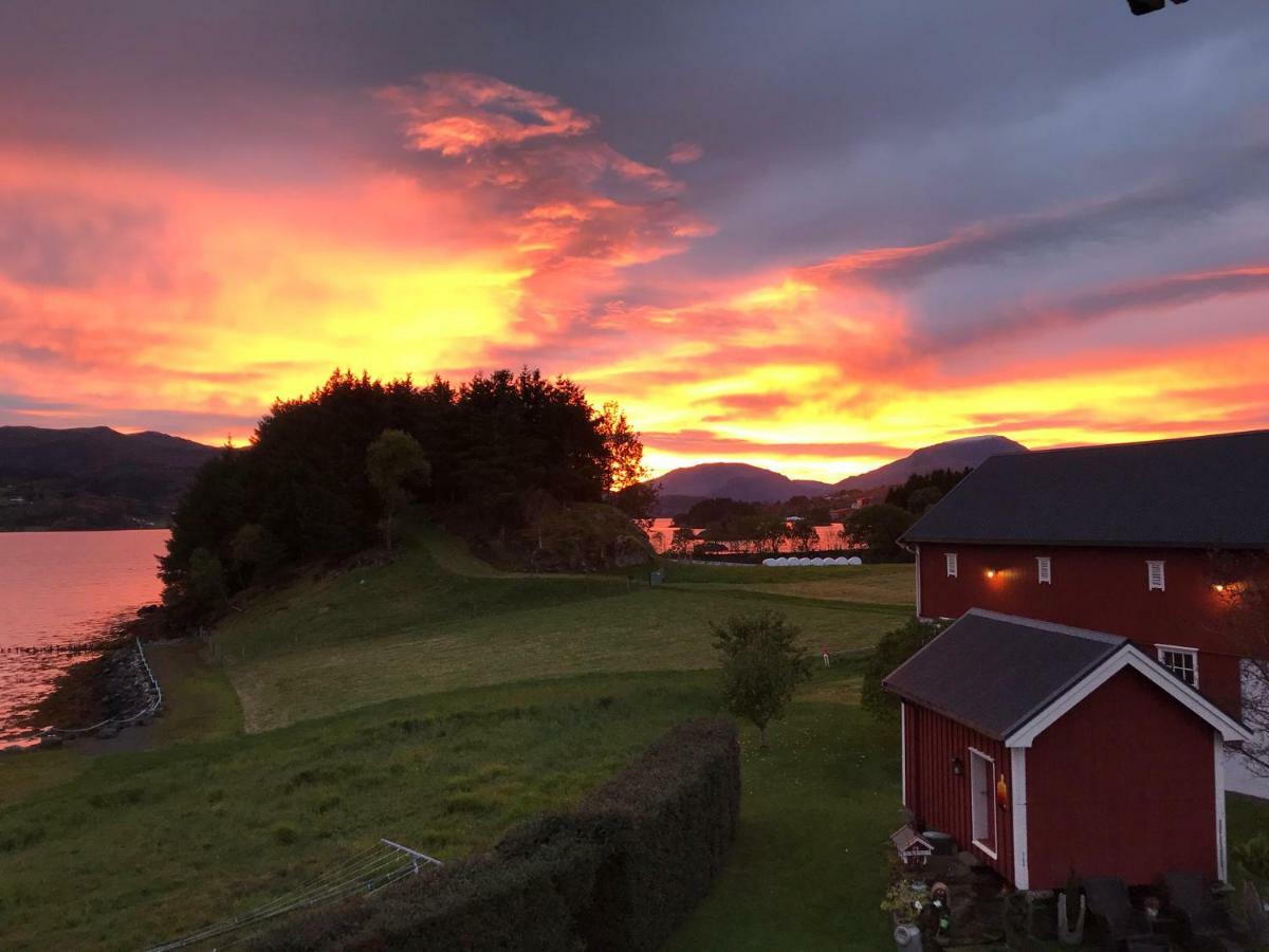 Ola Bua Near The Atlantic Road Apartment Lyngstad Bagian luar foto