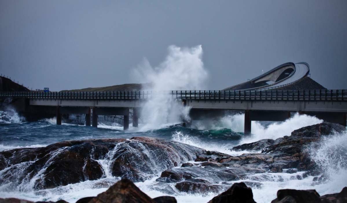 Ola Bua Near The Atlantic Road Apartment Lyngstad Bagian luar foto