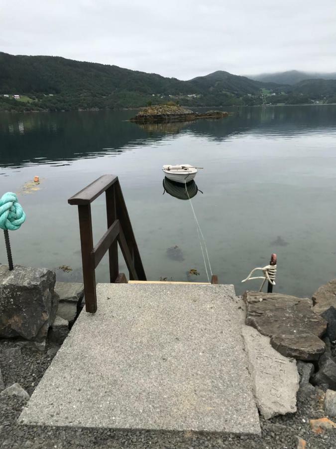 Ola Bua Near The Atlantic Road Apartment Lyngstad Bagian luar foto