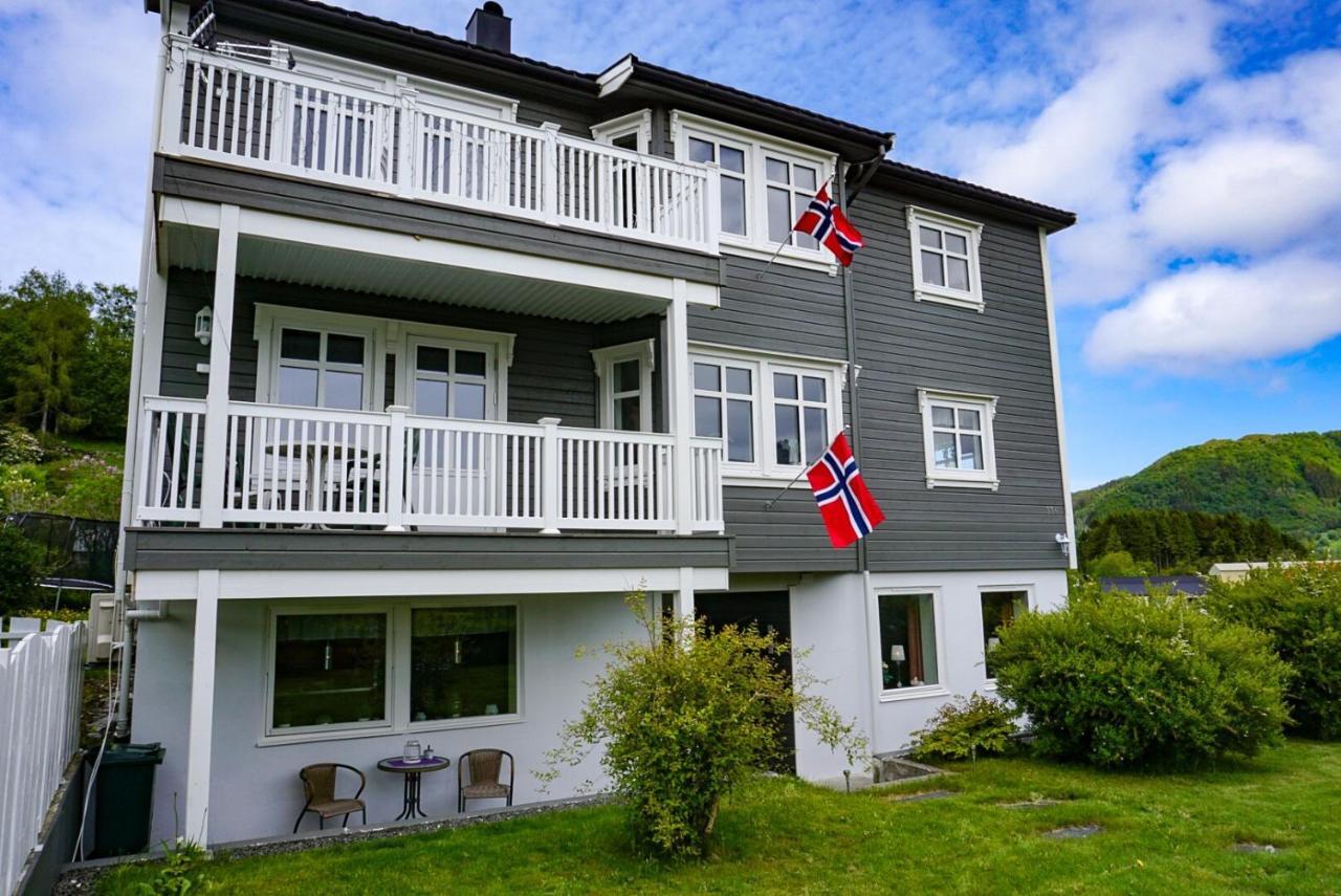 Ola Bua Near The Atlantic Road Apartment Lyngstad Bagian luar foto
